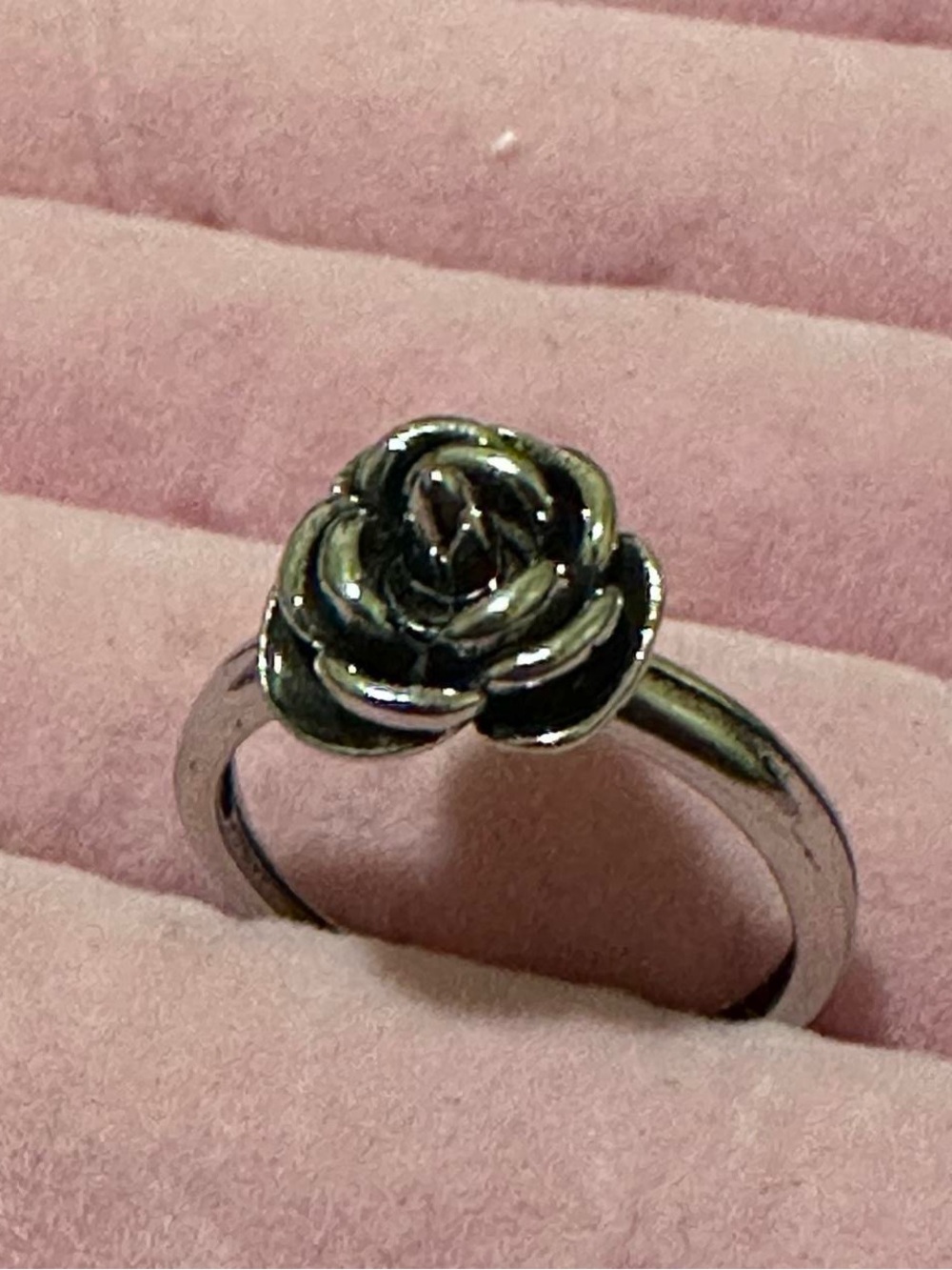 Silver tone rose hidden self defense ring.